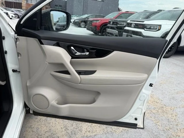 Used 2019 White Nissan SV image 18