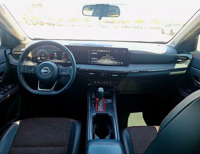 Used 2025 Gray Nissan SR image 13