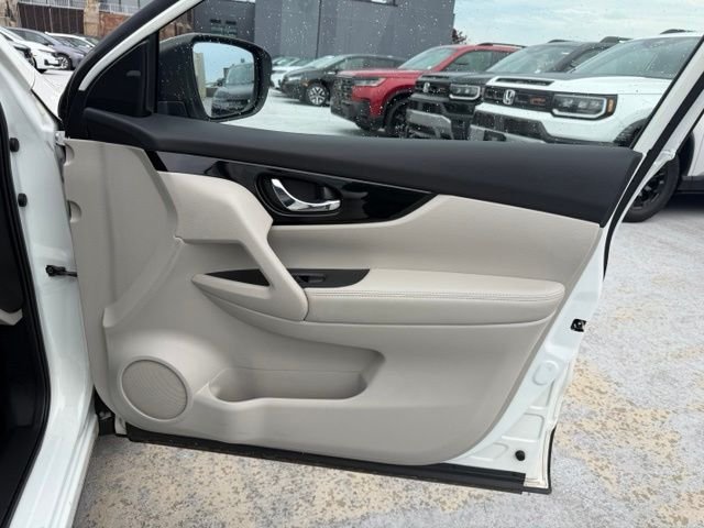 Used 2019 White Nissan SV image 18