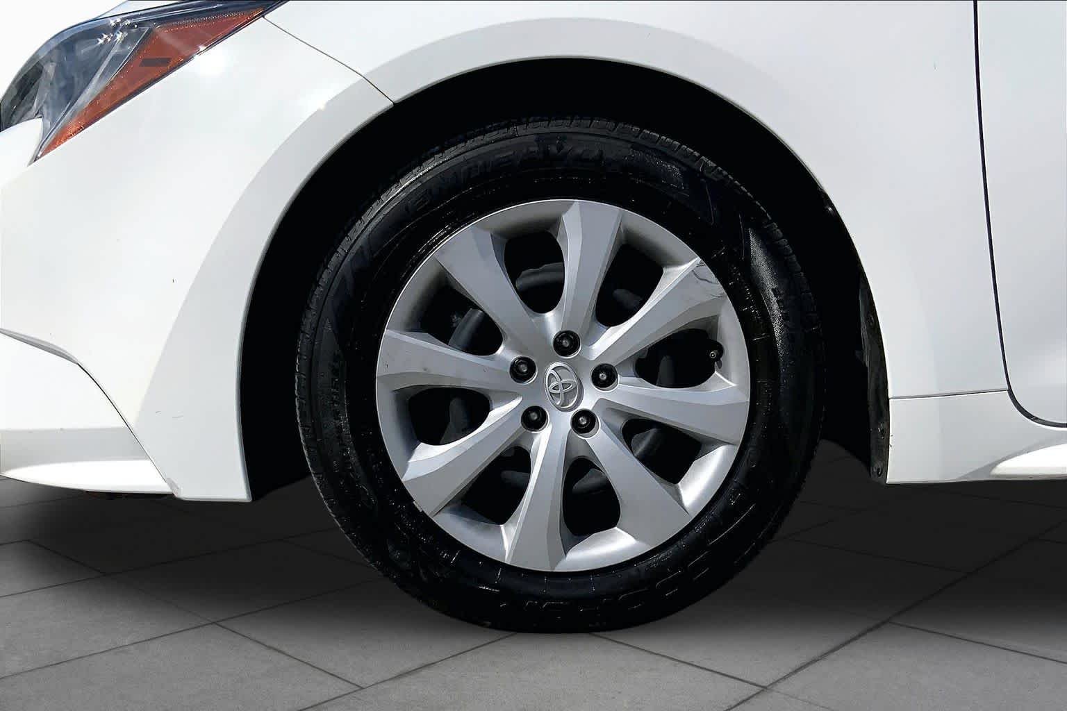 Used 2023 Ice Cap Toyota LE image 11