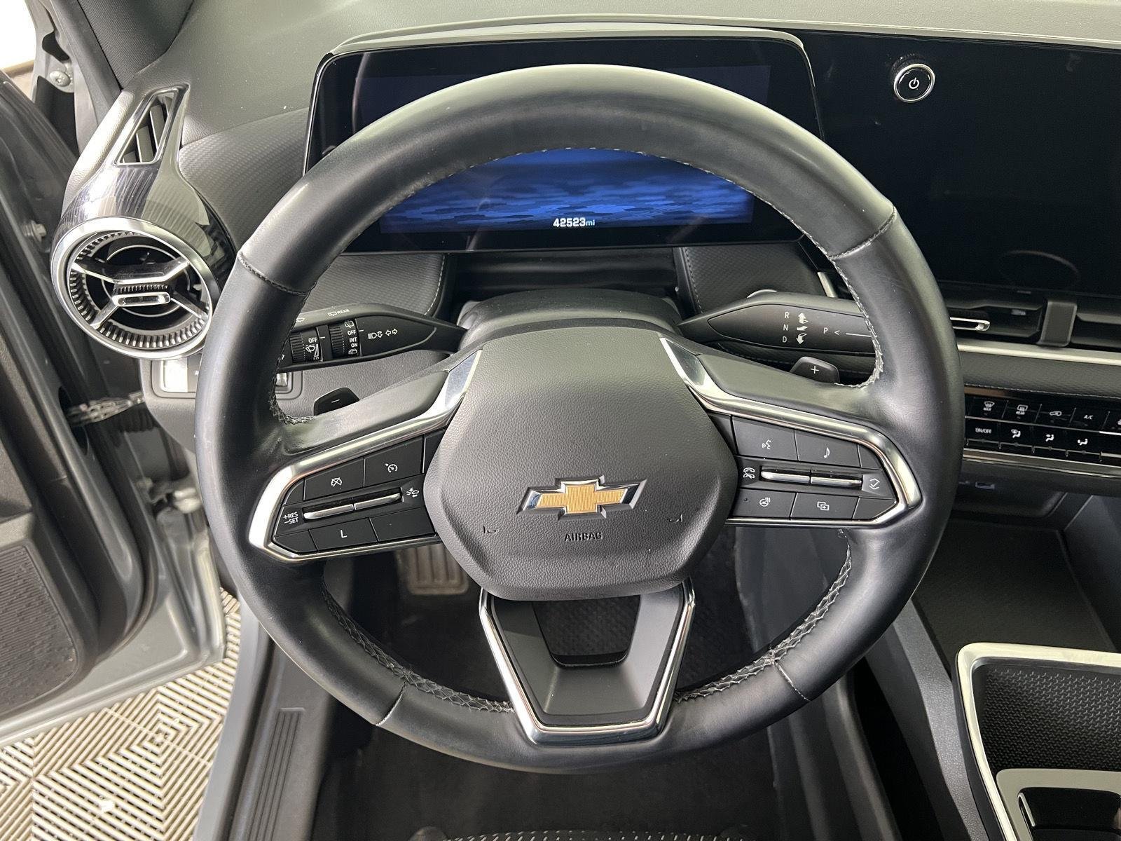 Used 2025 Sterling Gray Metallic Chevrolet AWD LT image 9