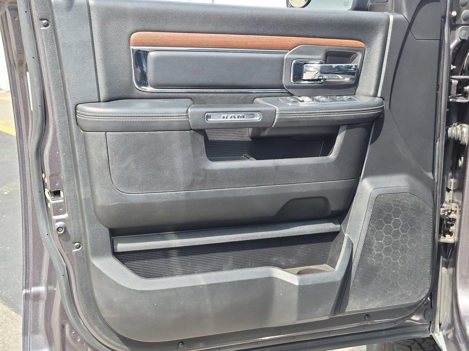 Used 2015  RAM TRUCK LARAM image 14