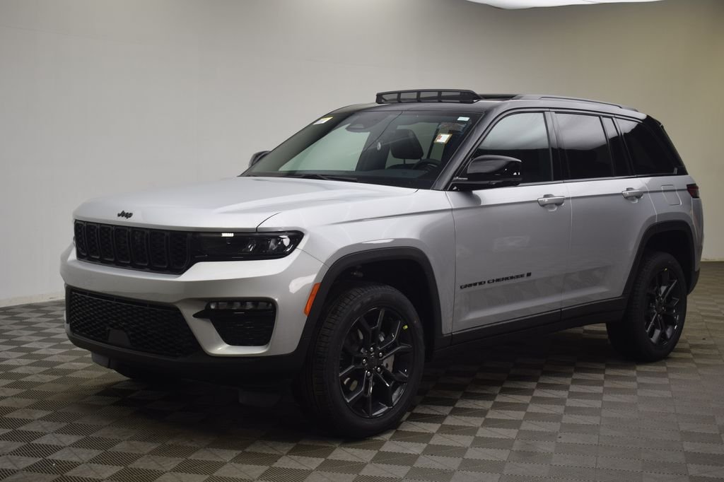 New 2025 Silver Zynith Exterior Paint Jeep Limited image 16