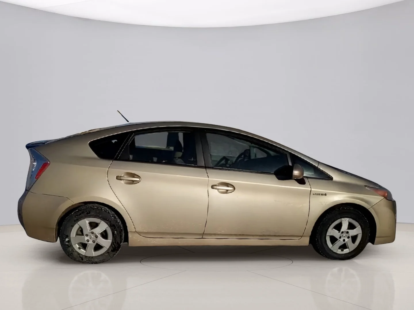 Used 2010 Gold Toyota III image 9