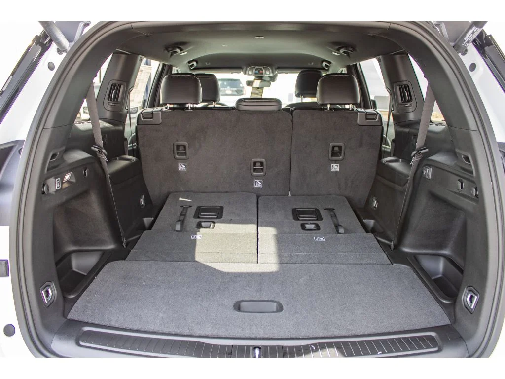 New 2026 Bright White Clearcoat Jeep Laredo Altitude image 12