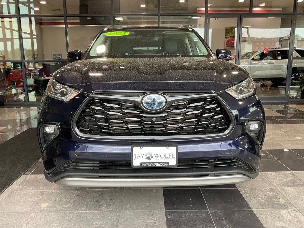 Used 2023 Toyota Highlander Platinum with VIN 5TDEBRCH5PS597773 for sale in Kansas City