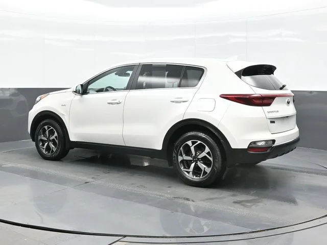 Used 2022 White Kia LX image 3