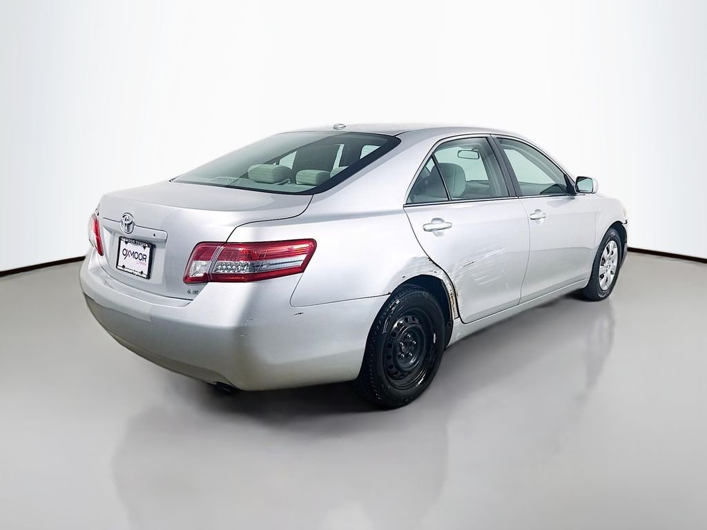 Used 2011 Silver Toyota  image 7