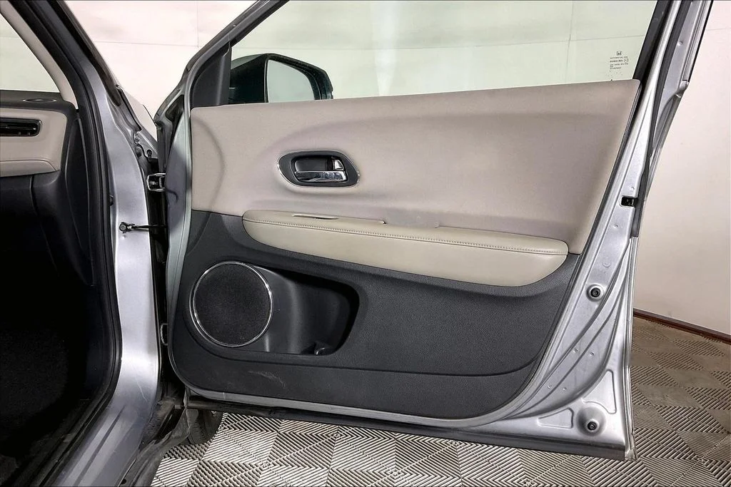 Used 2018  Honda EX image 23
