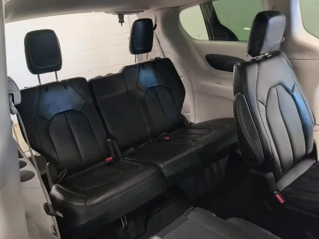 Used 2023  Chrysler Touring L image 32