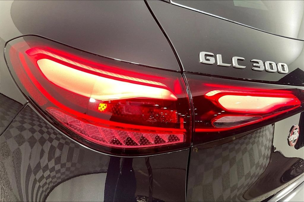 Used 2026 Black Mercedes-Benz GLC 300 image 25