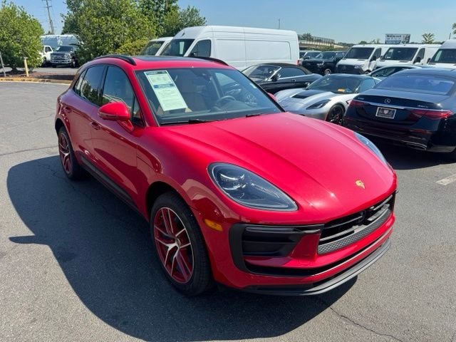 2026 Porsche Macan -'s photo