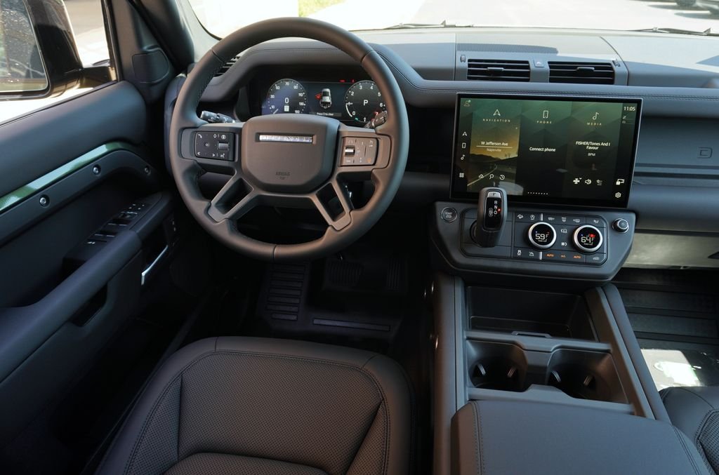 Used 2026 Green Land Rover S image 15