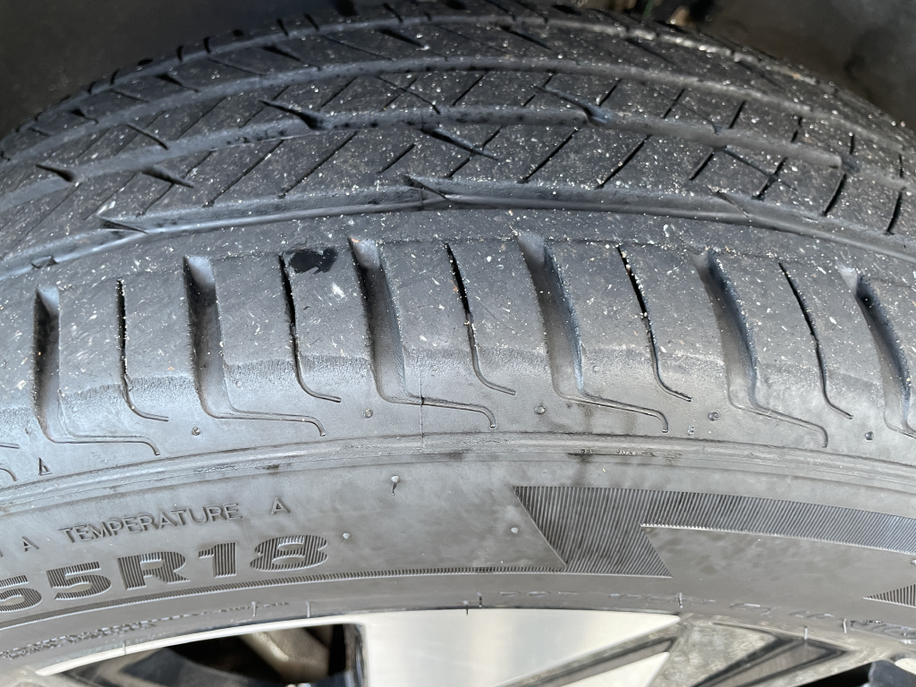 Used 2025 White Hyundai SEL image 30