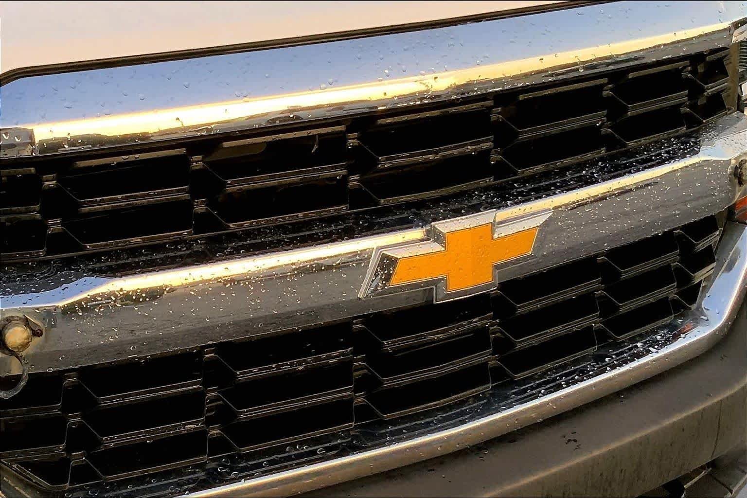 Used 2017 Summit White Chevrolet Work Truck image 27
