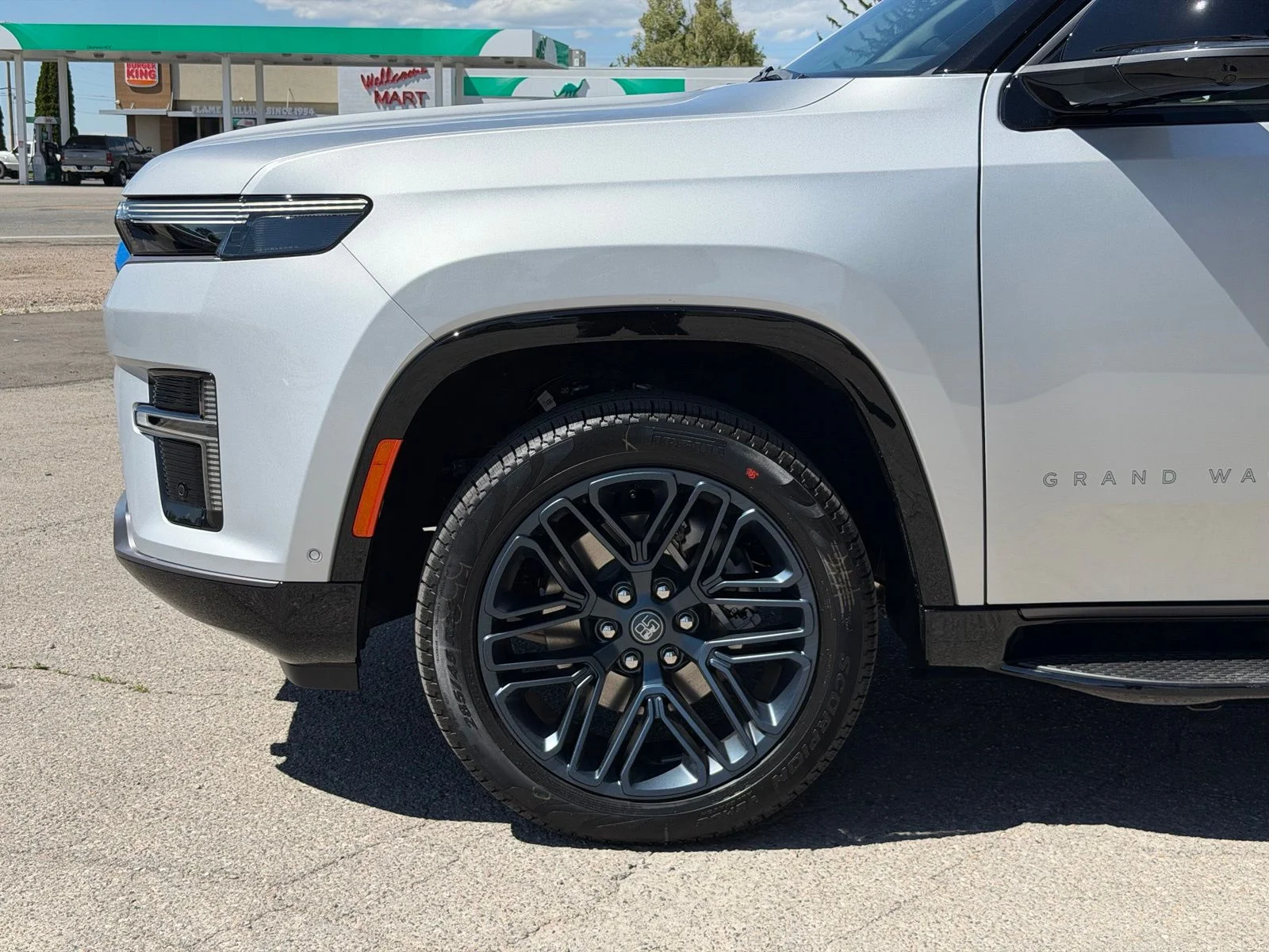 New 2026 Silver-Zynith Exterior Paint Jeep  image 13