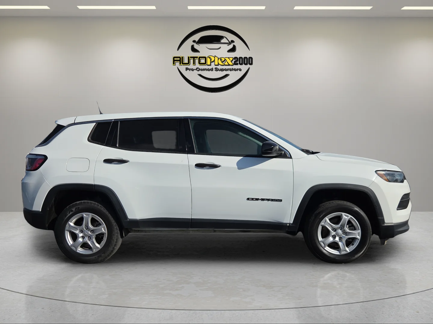 Used 2022 White Jeep Sport image 8