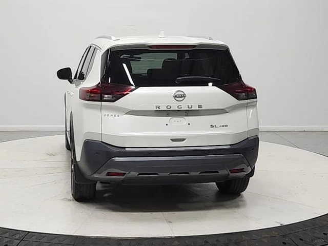 Used 2023 White Nissan SL image 7