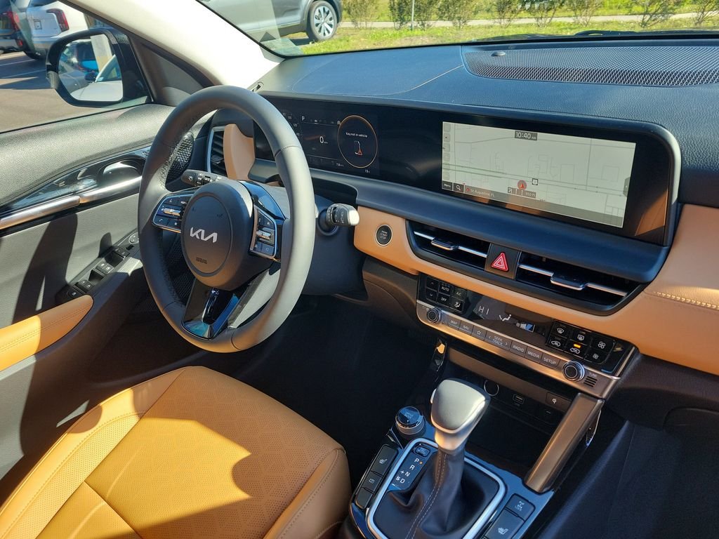 New 2026 Black Kia EX image 8