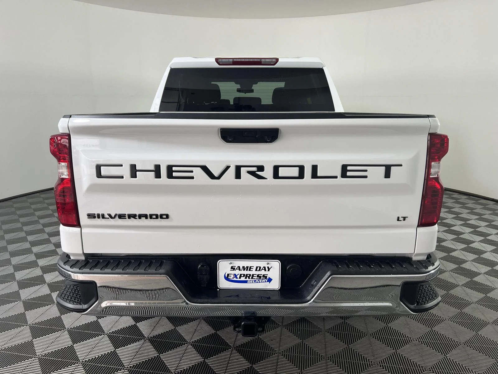 Used 2024 Summit White Chevrolet LT (2FL) image 25