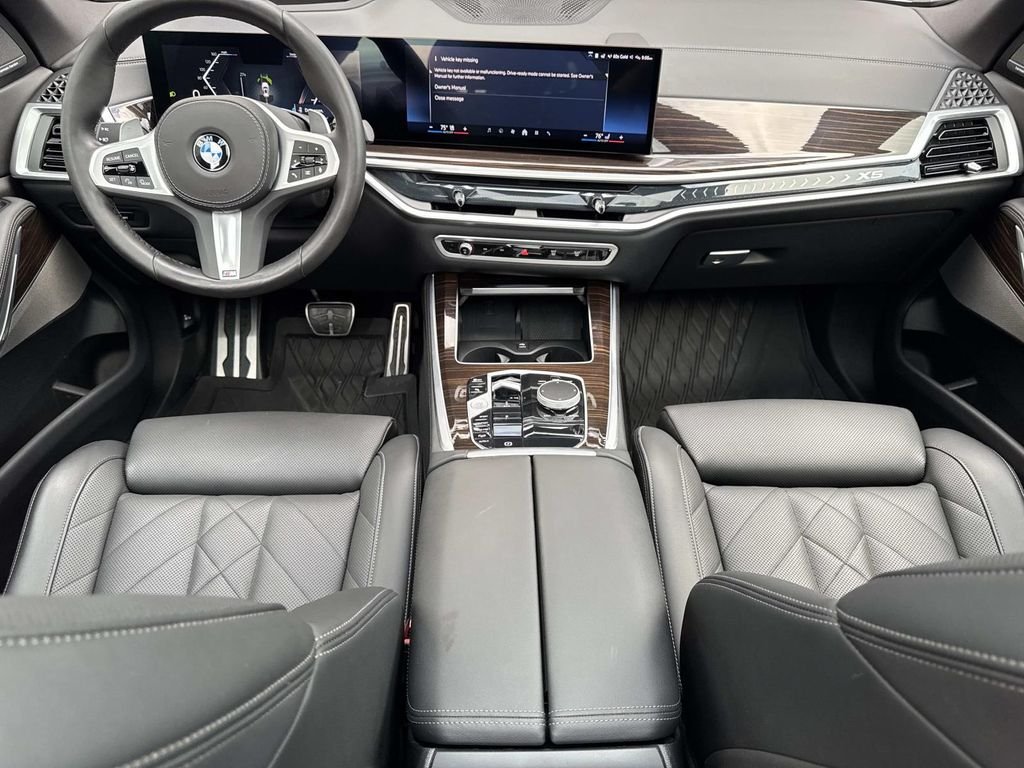Used 2024 White BMW xDrive40i image 17