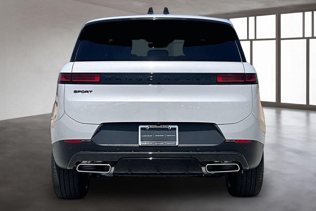 New 2026 Borasco Grey Metallic Land Rover SE image 4