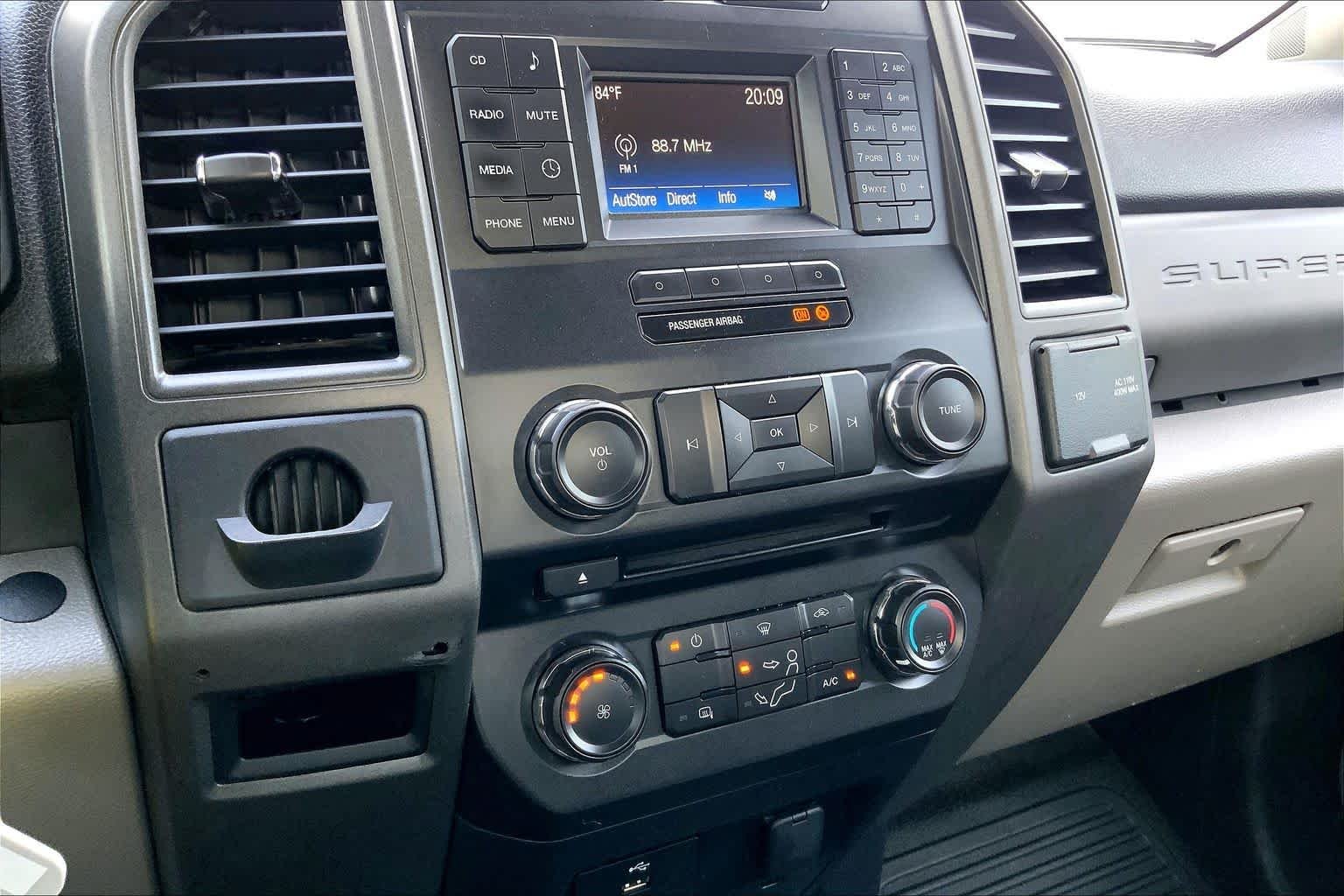 Used 2018 Oxford White Ford F-350 SRW Pickup XL image 29
