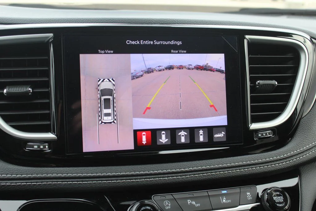 2026 Chrysler Pacifica Select - Photo 23