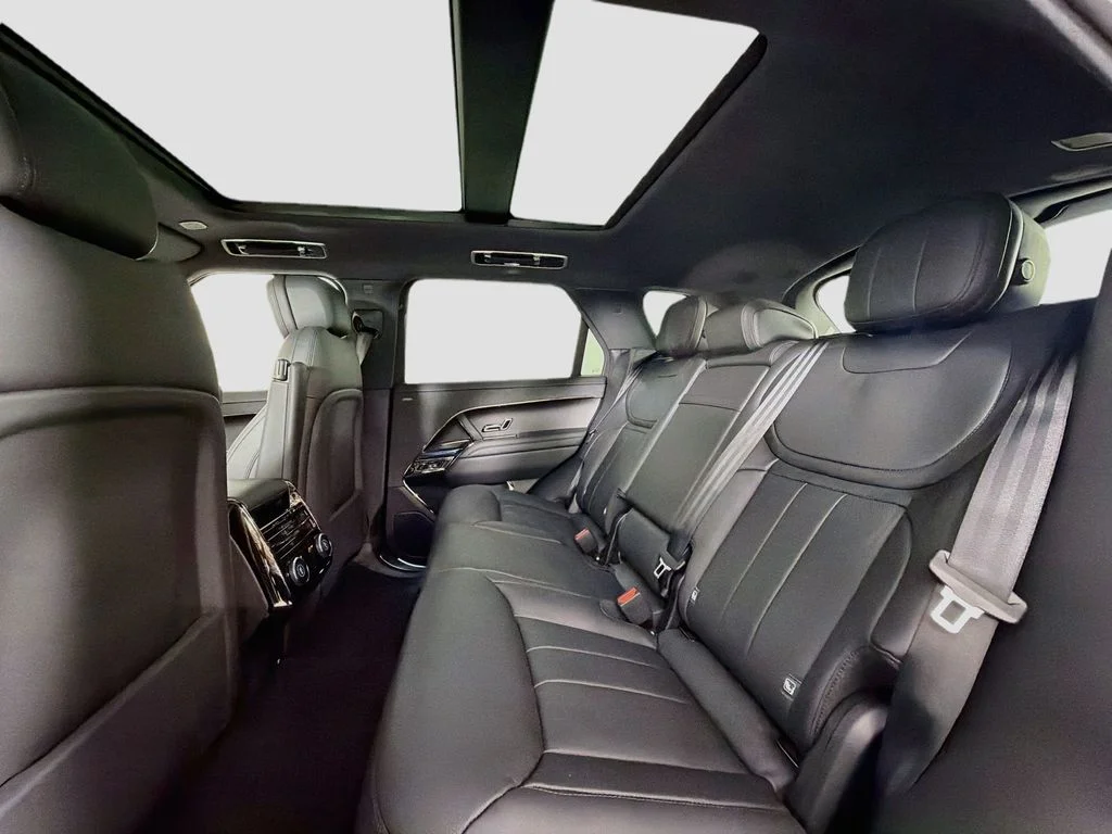 New 2026 Fuji White Land Rover Dynamic SE image 26