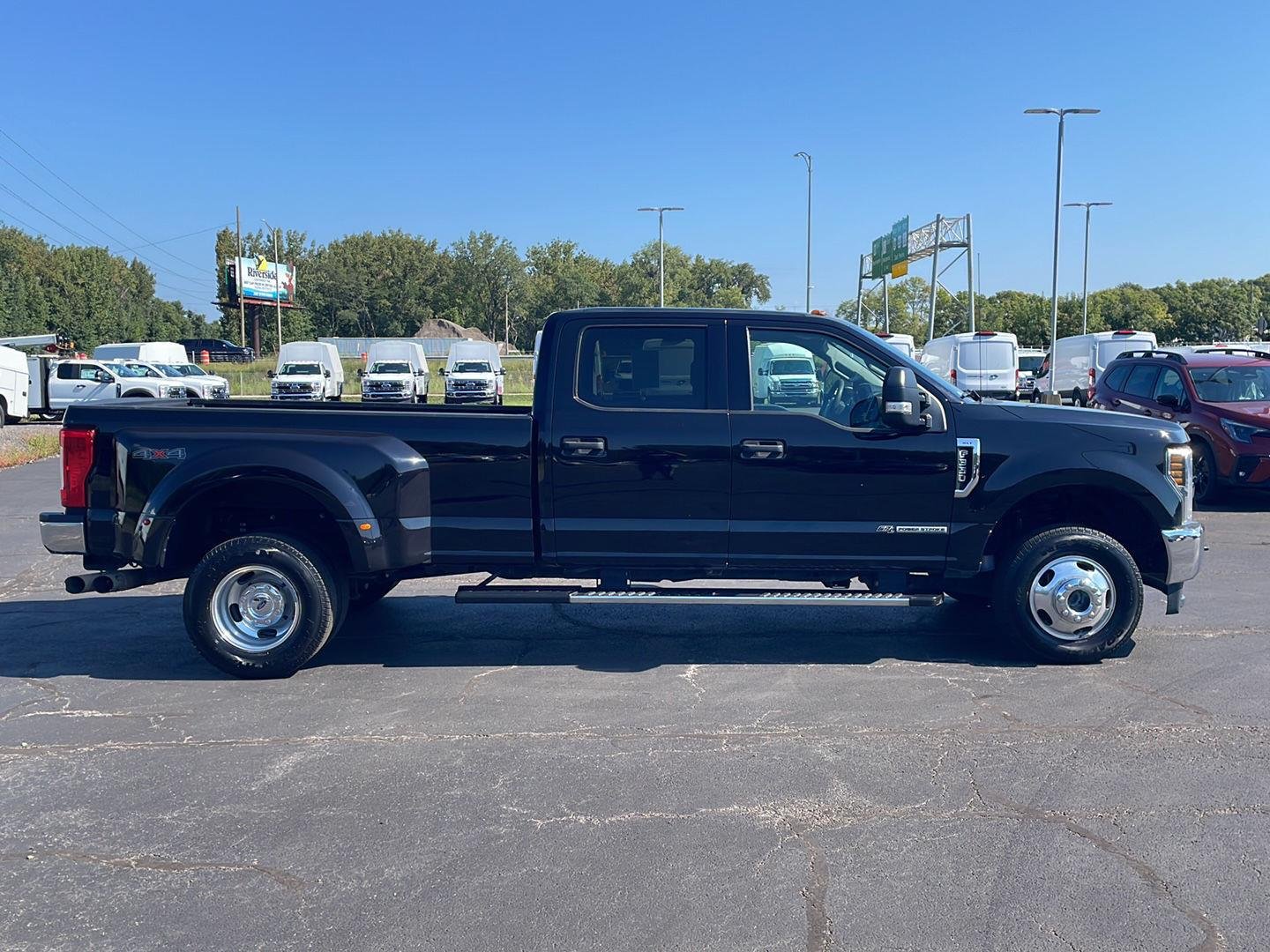 Used 2019 Agate Black Metallic Ford XLT image 3