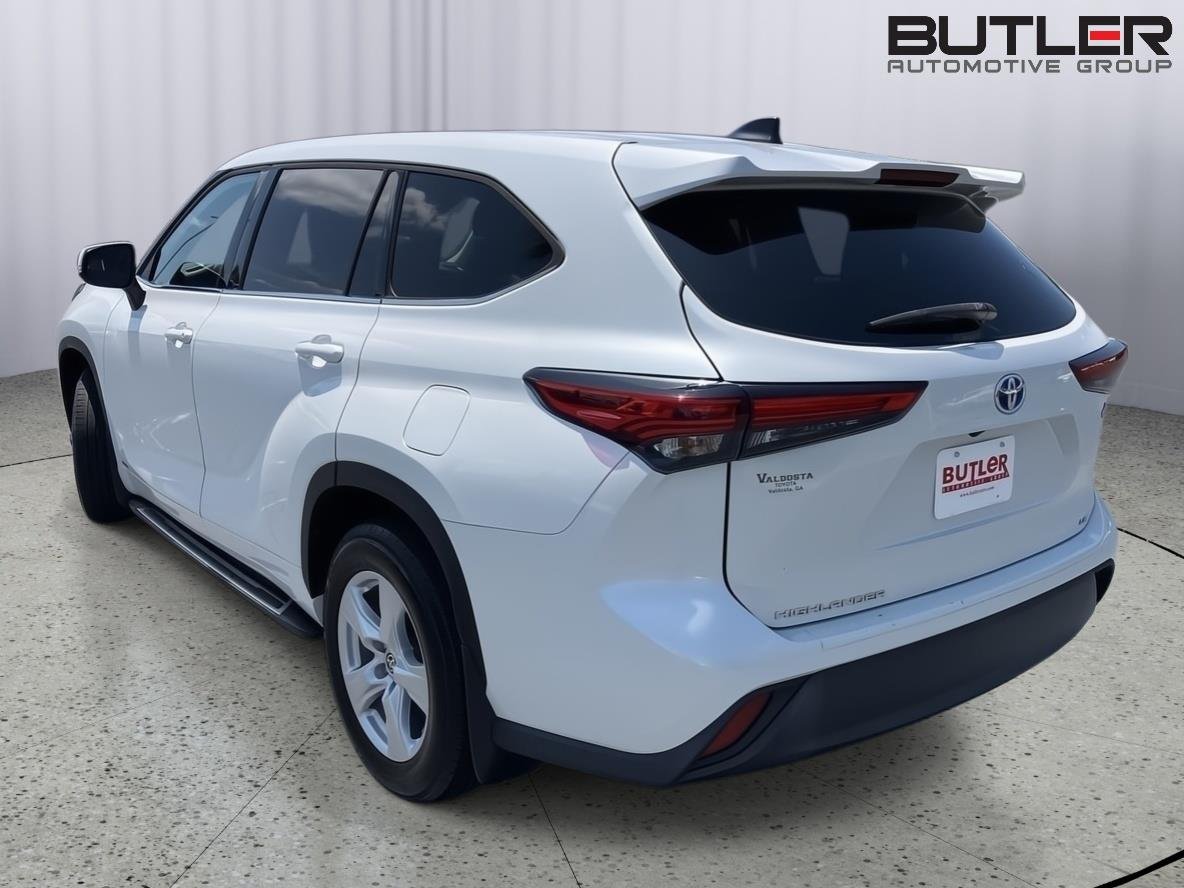 Used 2022 White (Wind Chill Pearl) Toyota Hybrid LE AWD image 3