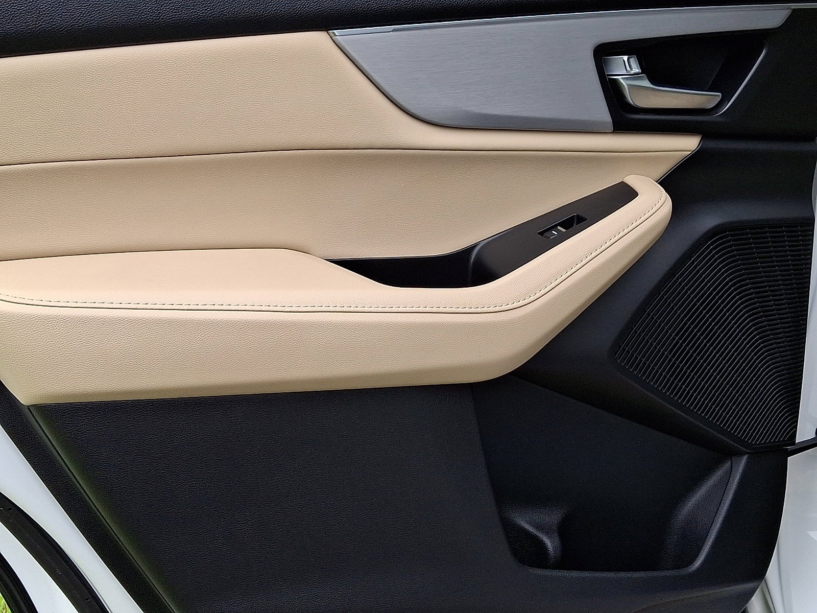 Used 2022 Platinum White Pearl   Wh Acura Standard image 17