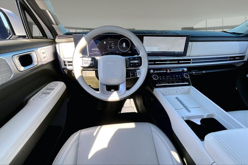 Used 2025 White Hyundai Calligraphy image 5