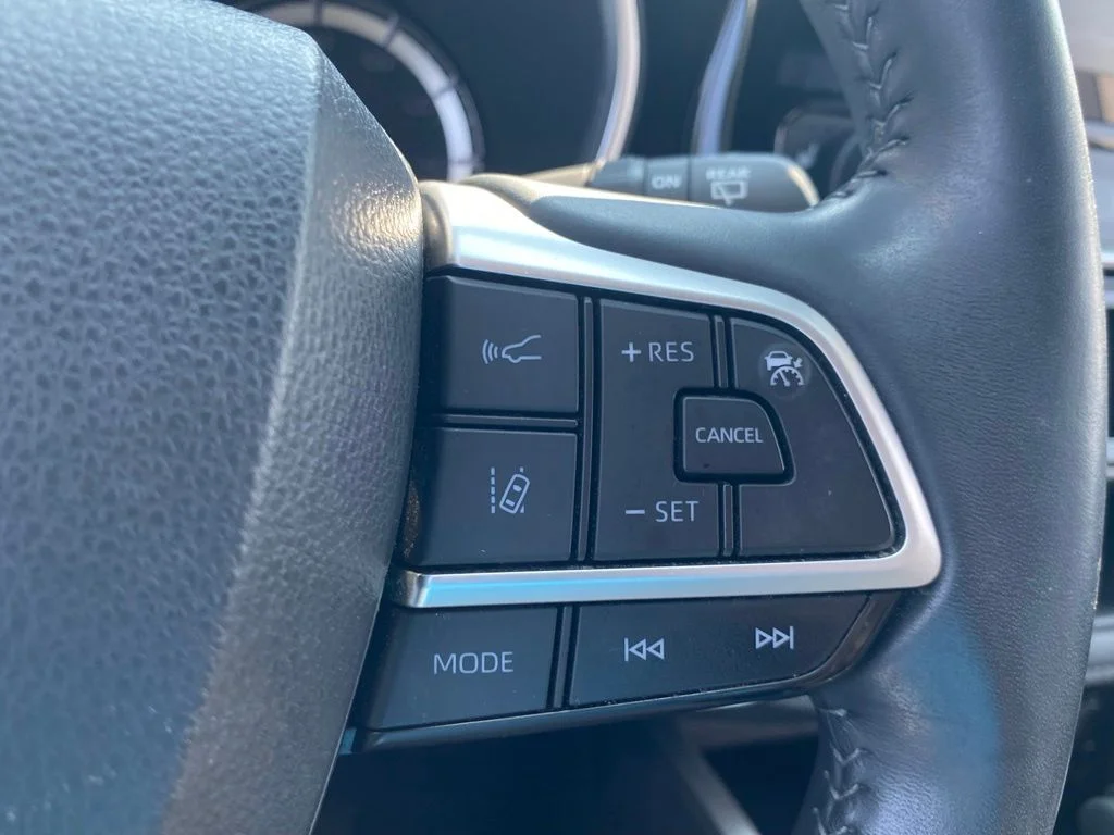 Used 2022 Silver Toyota XLE image 29