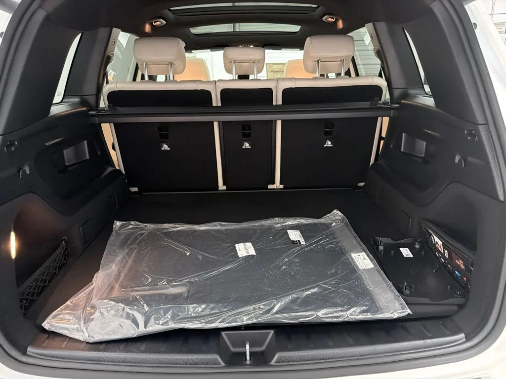 New 2026 White Mercedes-Benz GLB 250 image 23