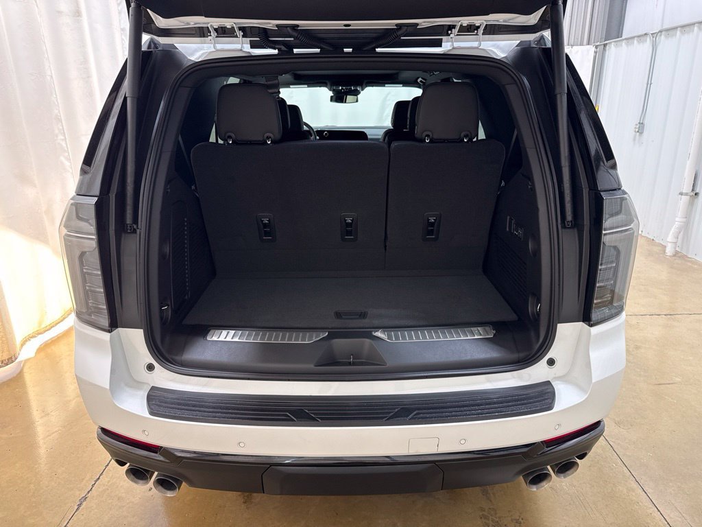 2027 Chevrolet Tahoe Z71 - Photo 8