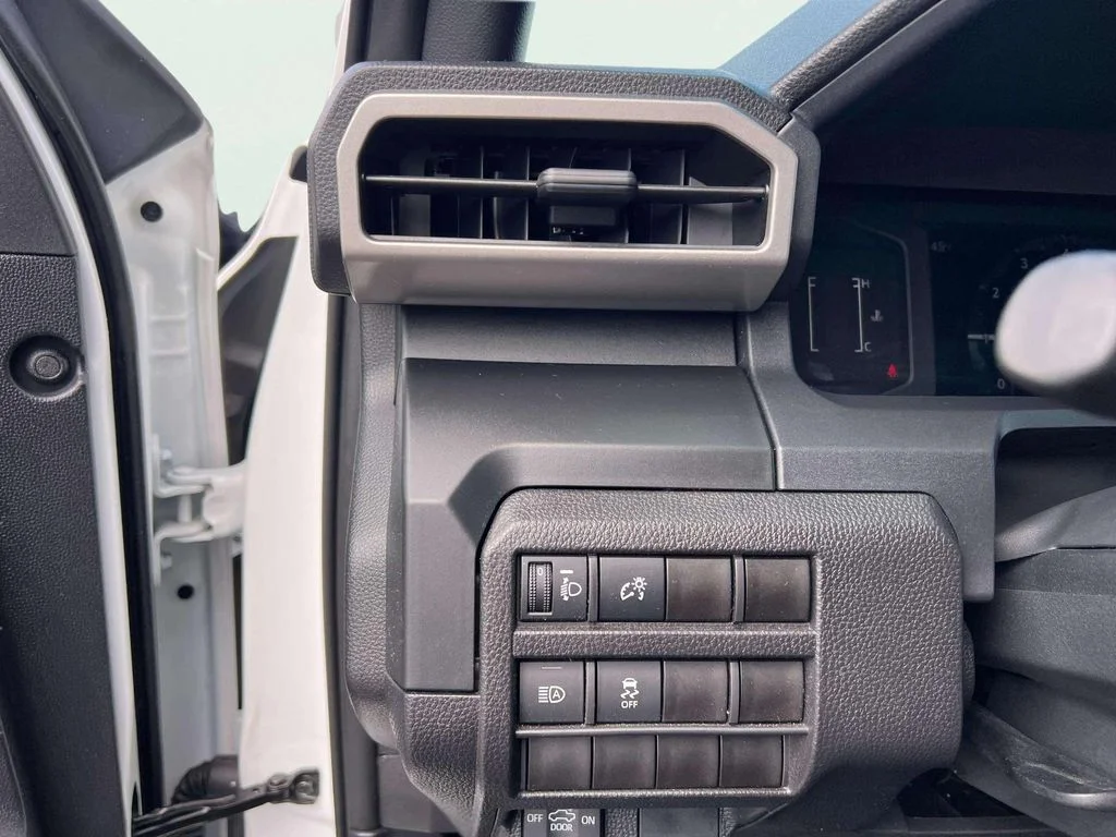 2025 Toyota Tacoma SR - Photo 15
