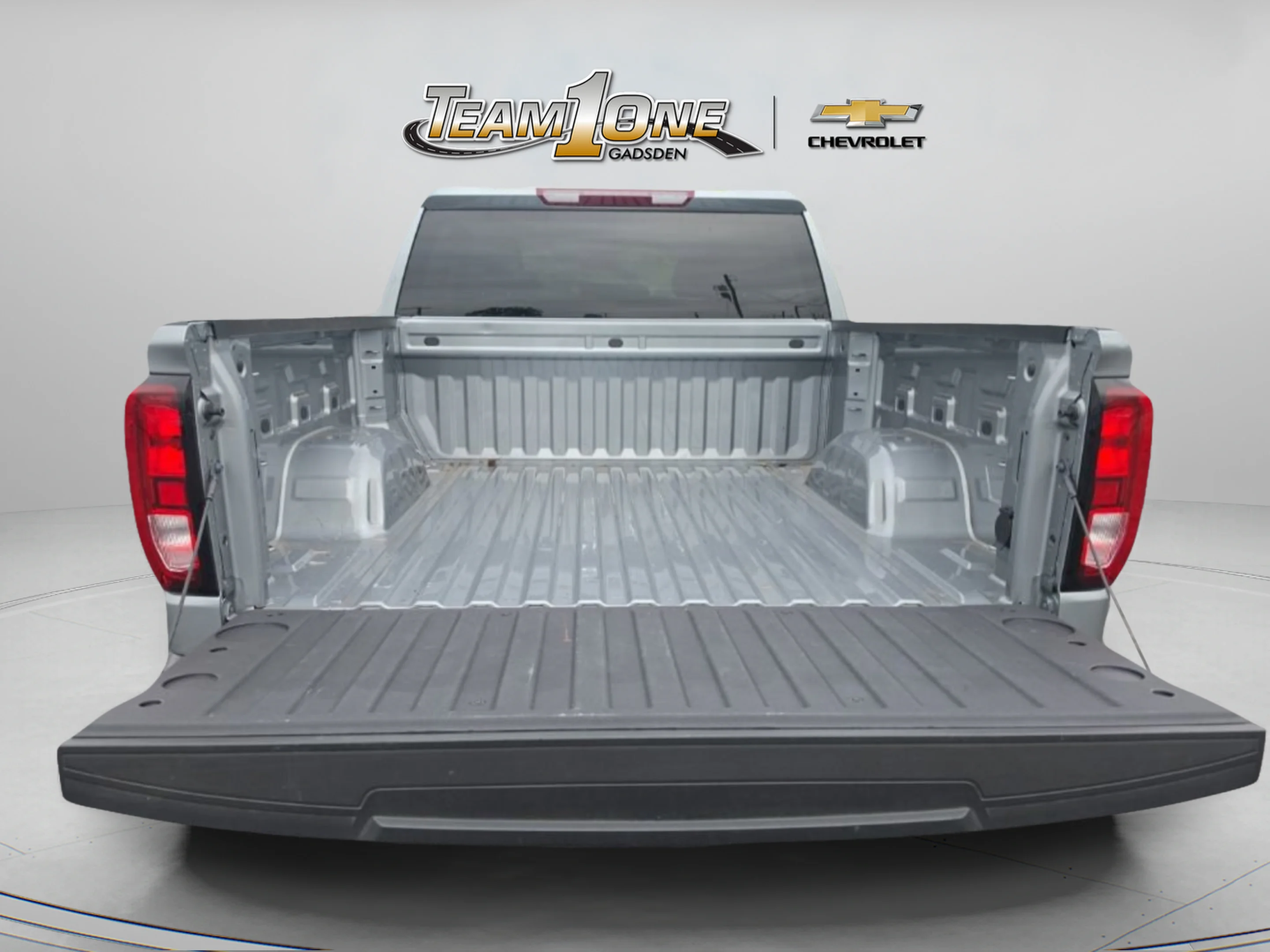 Used 2025 Sterling Metallic GMC Elevation image 9