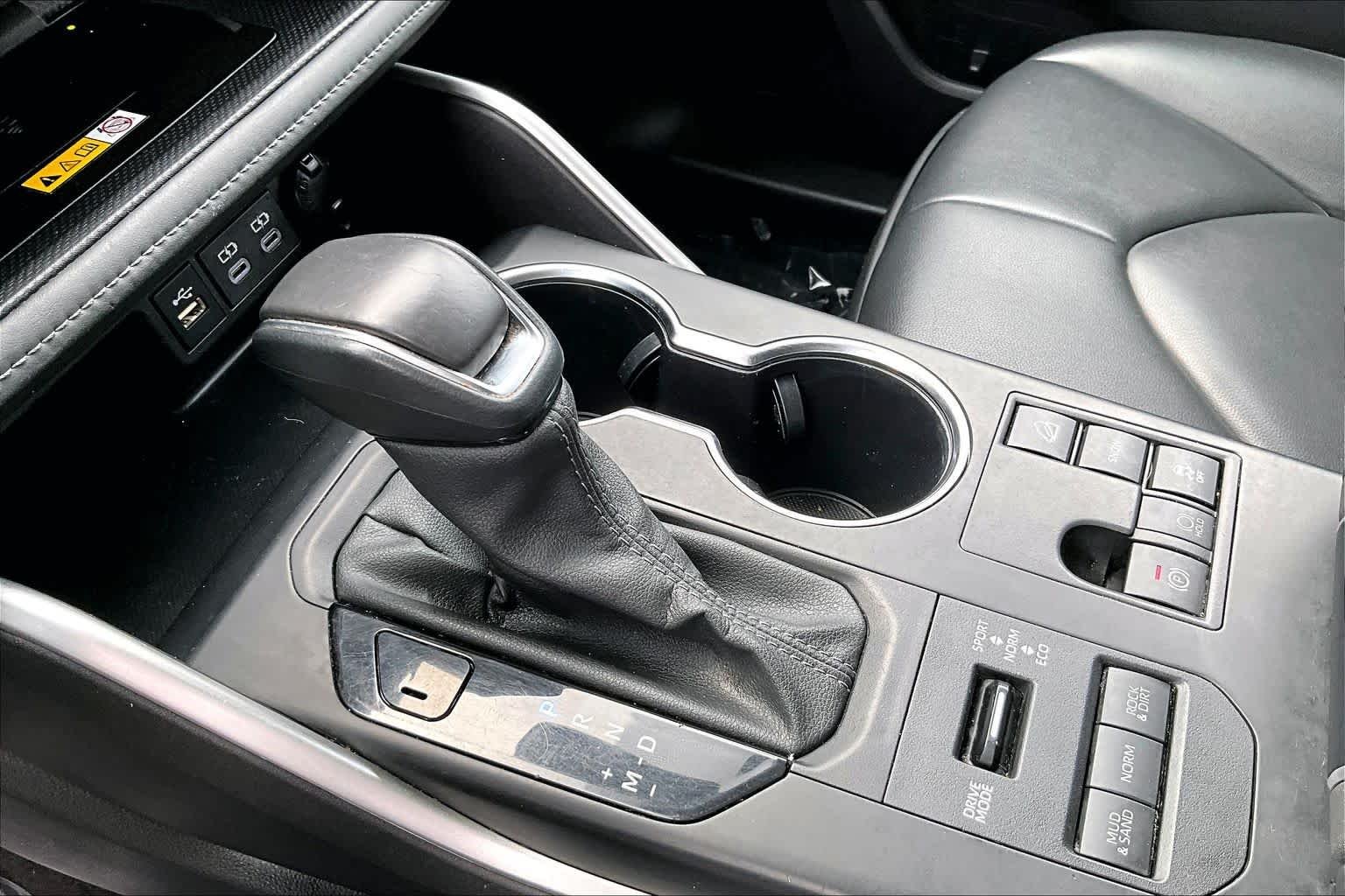 Used 2024 Moon Dust Toyota XLE image 17