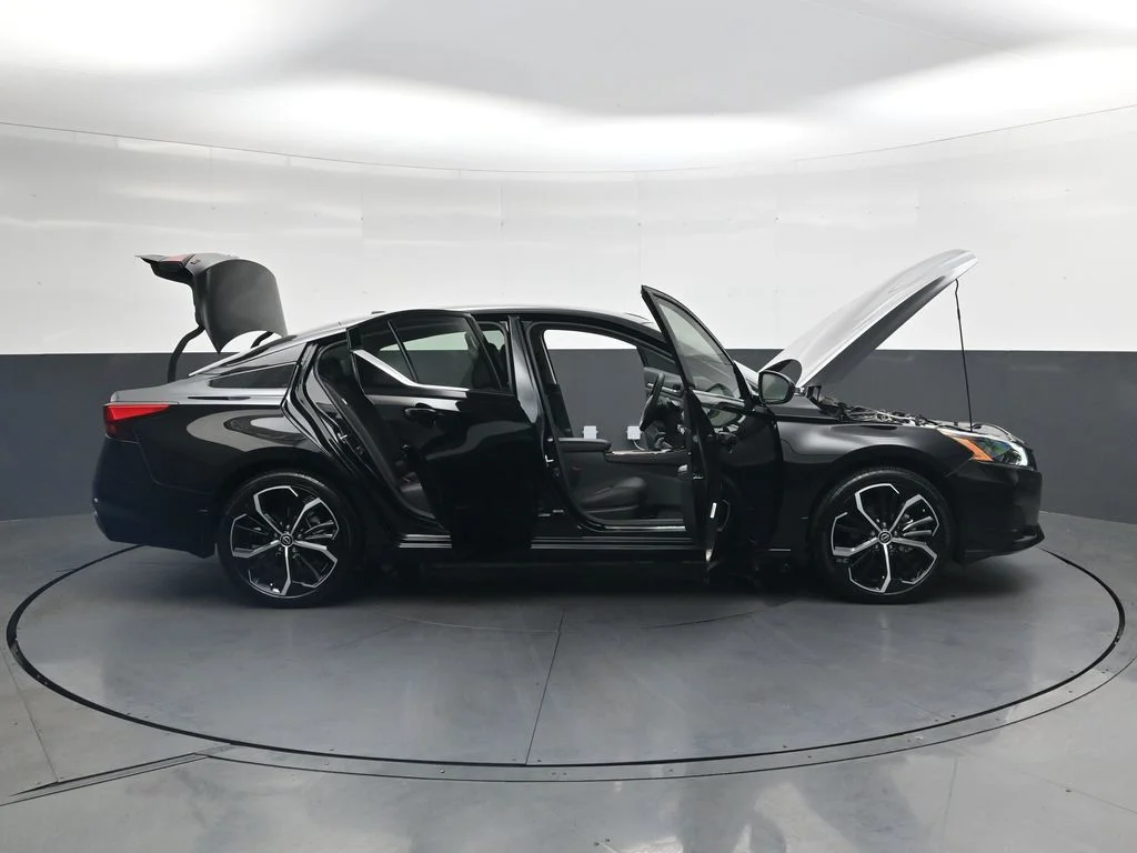 Used 2025 Black Nissan 2.5 SR image 52
