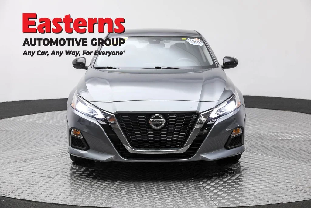 Used 2022 Gray Nissan 2.5 SR image 2