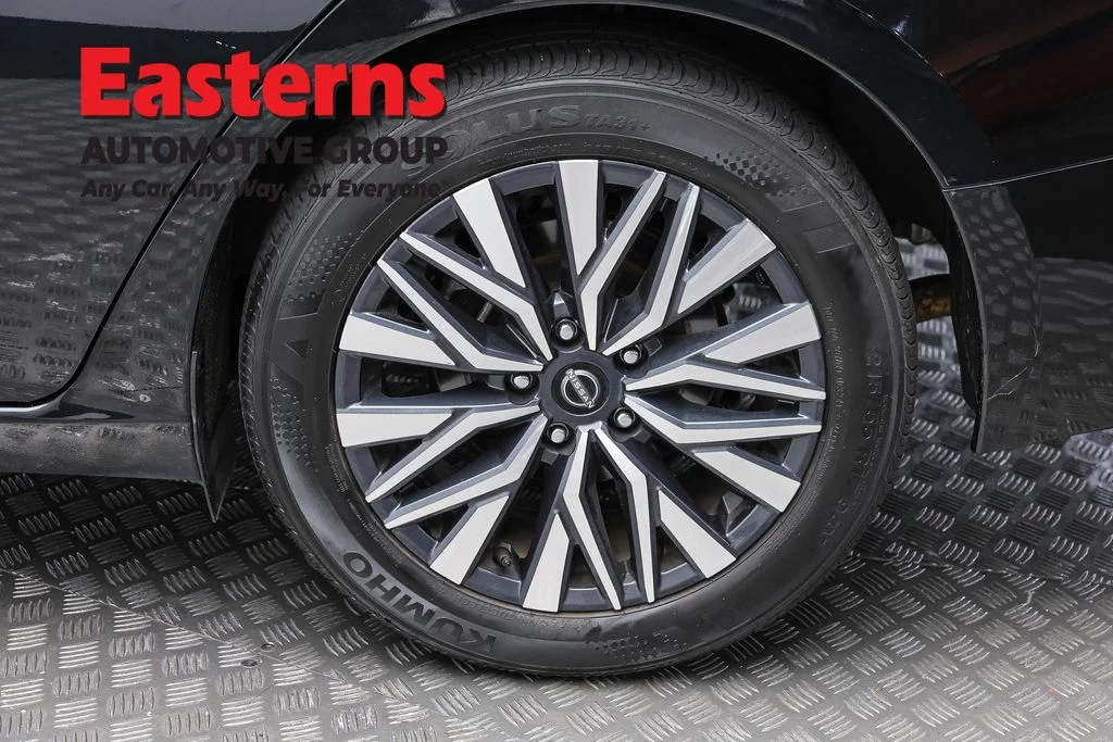 Used 2024 Black Nissan 2.5 SV image 8