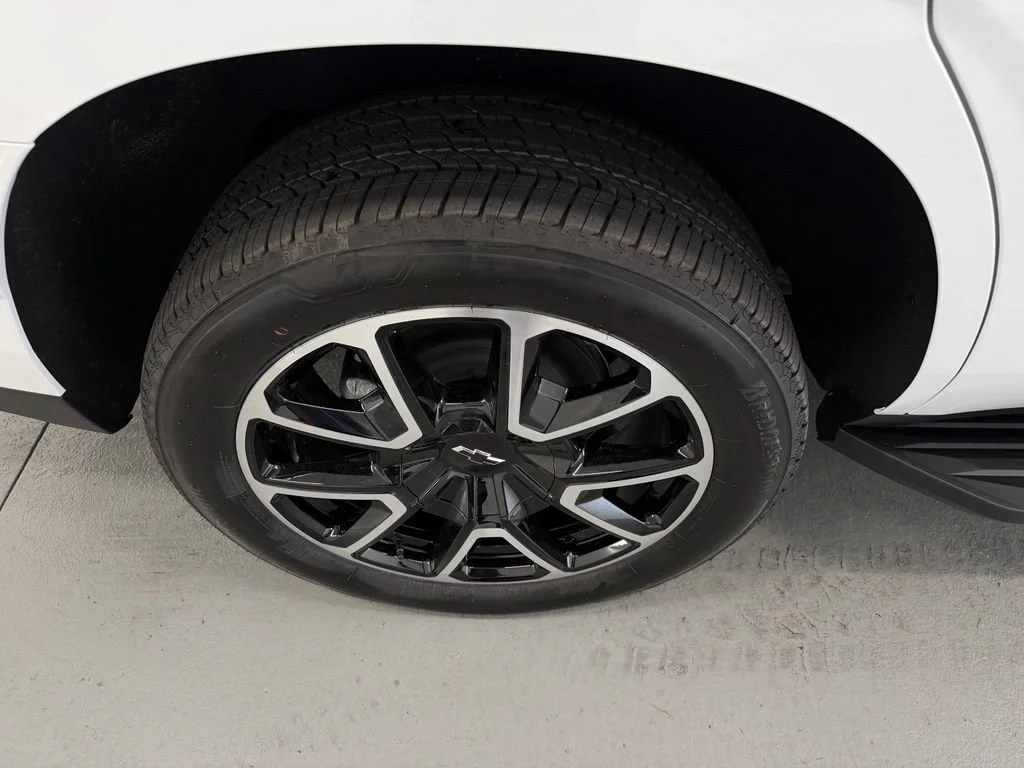 New 2026 Summit White Chevrolet RST image 4