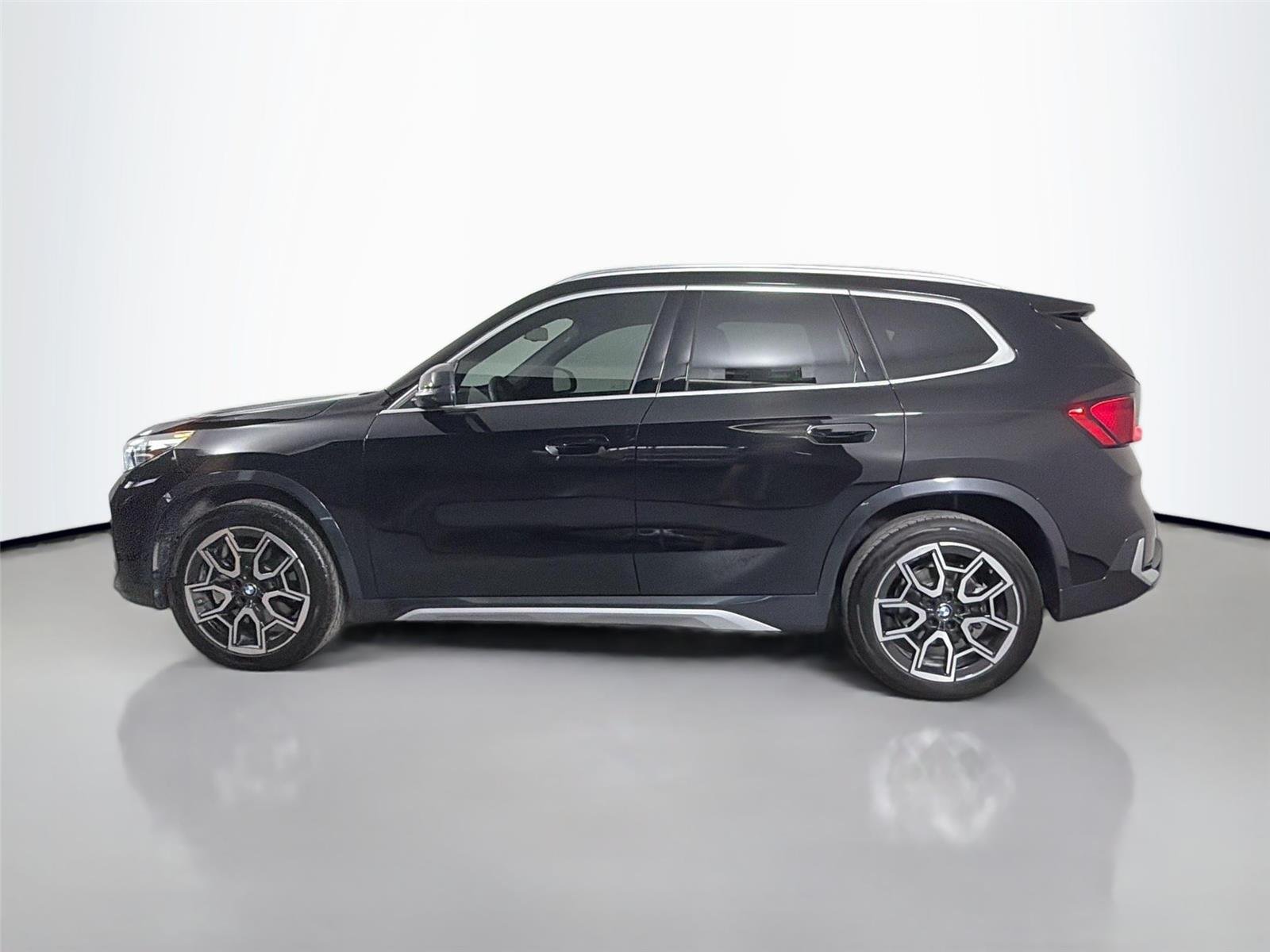 Used 2026 Jet Black BMW xDrive28i image 8