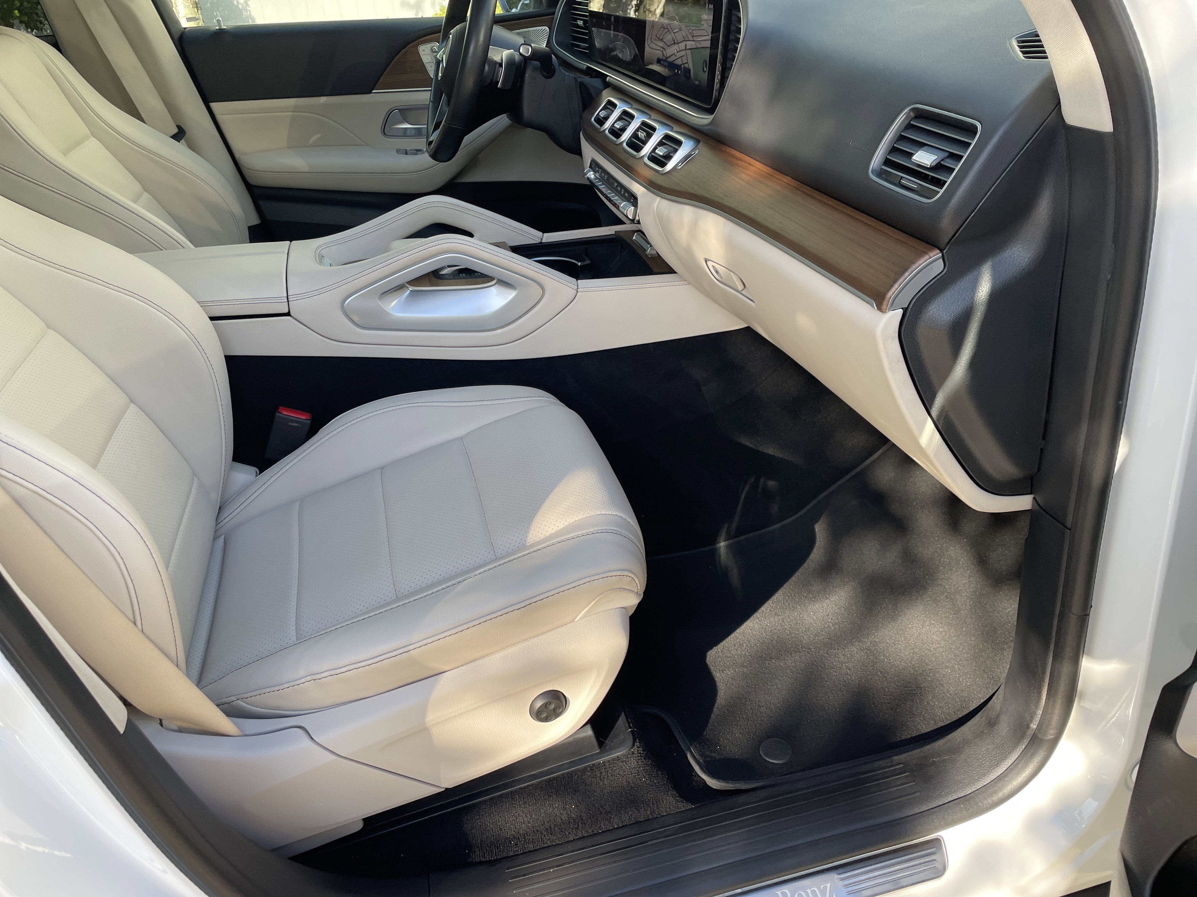 Certified Used 2024 Polar White Mercedes-Benz GLE 450 4MATIC® SUV image 48