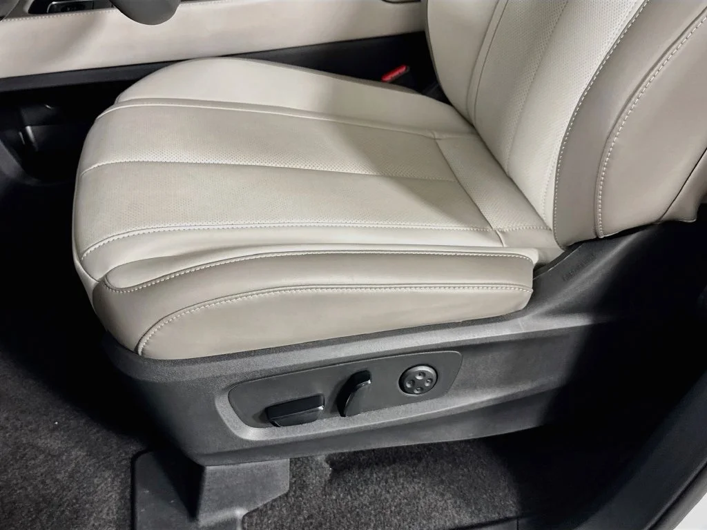 Certified Used 2027 White INFINITI PURE image 26