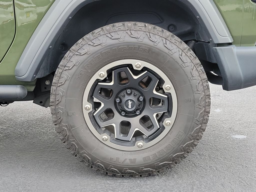 Used 2020 Green Jeep Sport image 5
