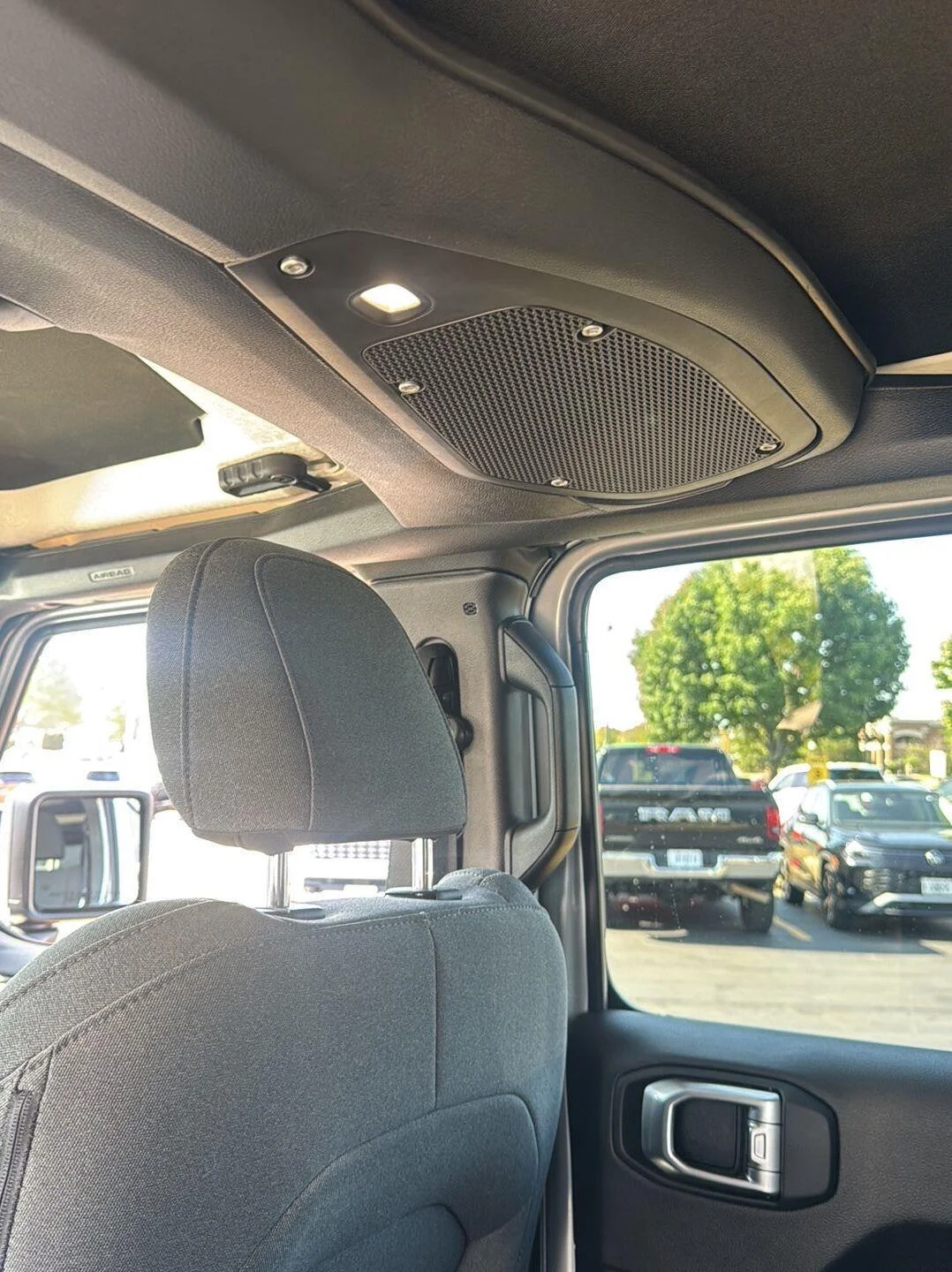 Used 2024 Silver Zynith Clearcoat Jeep Sahara image 13