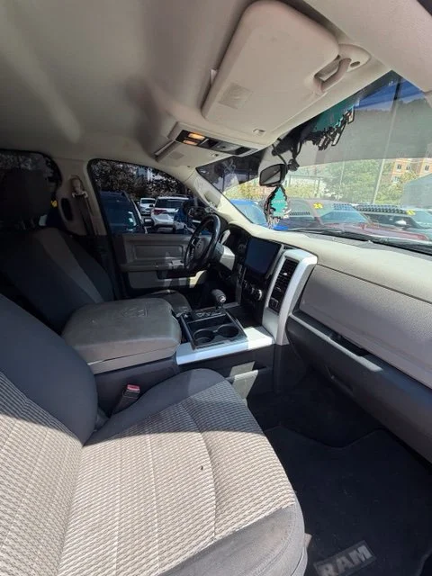 Used 2009 White Dodge SLT image 8