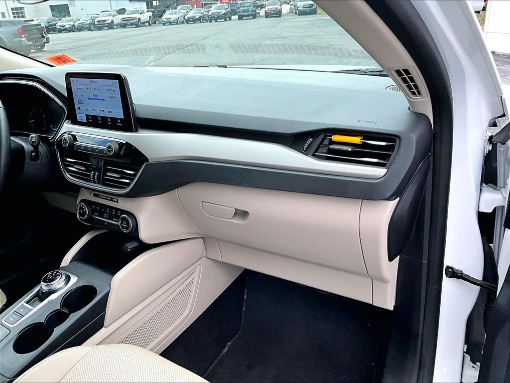 Used 2020 White Metallic Ford SEL image 13